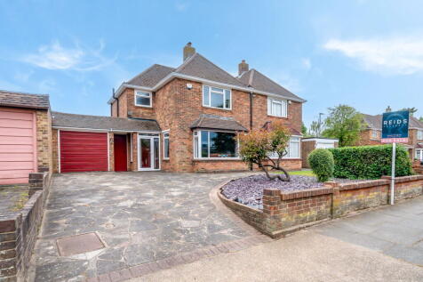 3 bedroom semi-detached house for sale