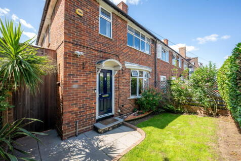 Crutchley Road, London SE6 3 bed end of terrace house for sale