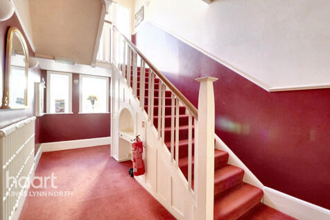 5 bedroom semi-detached house for sale