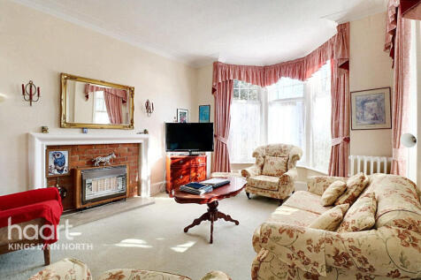 5 bedroom semi-detached house for sale