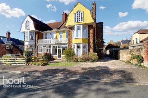5 bedroom semi-detached house for sale