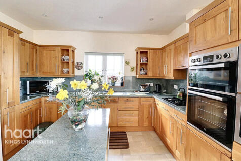 Heacham PE31 6 bed detached house for sale