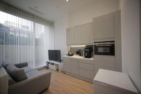 Studio flat for sale