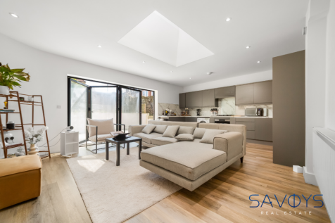 3 bedroom ground floor flat for sale