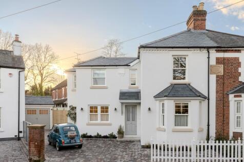 3 bedroom semi-detached house for sale