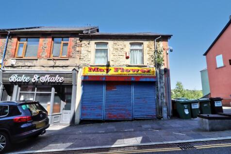 4 bedroom end of terrace house for sale