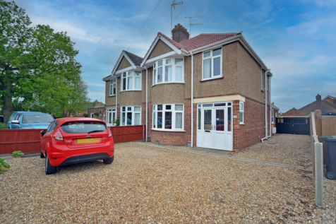 Wootton Road, King's Lynn PE30 3 bed semi