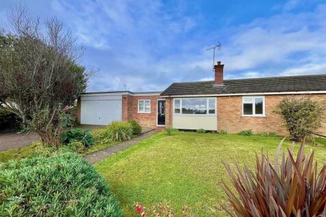 3 bedroom semi-detached bungalow for sale