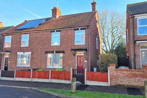 3 bedroom semi-detached house for sale