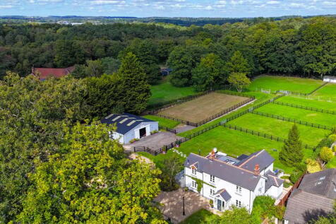Crawley Hill, Romsey SO51 4 bed equestrian property for sale