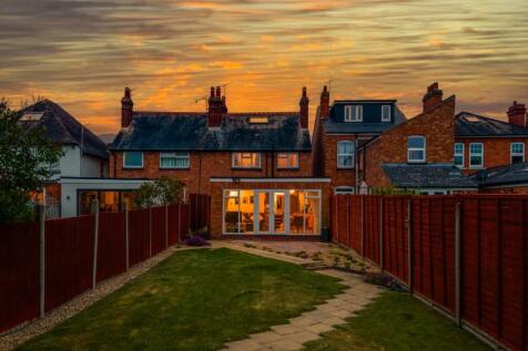 Laugherne Road, Worcester... 4 bed semi