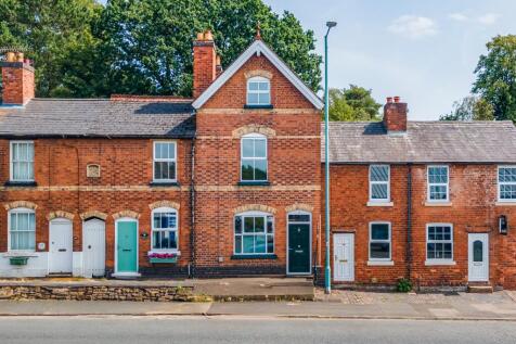 Worcester Road, Bromsgrove... 4 bed semi