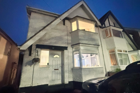 Cliff Rock Road, Rednal, Birmingham... 3 bed semi