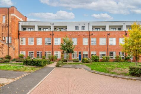 2 bedroom ground floor flat for sale