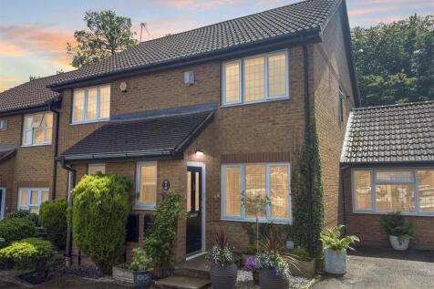 The Sonnets, Hemel Hempstead HP1 3 bed semi