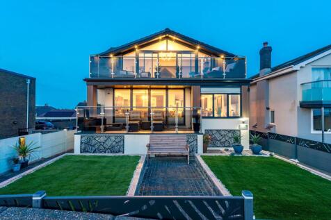 6 bedroom detached house for sale