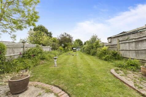 Sayerland Road, Polegate BN26 3 bed semi