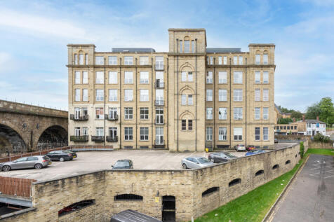 Bradford Road, Dewsbury, West Yorkshire 2 bed apartment for sale