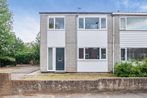 Queens Square, Pontefract, West... 3 bed semi