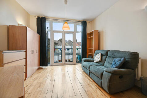 3 bedroom town house for sale