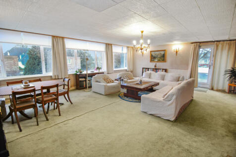 3 bedroom maisonette for sale