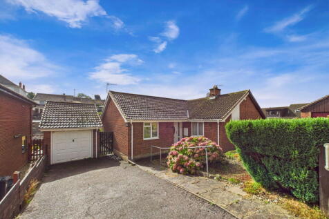2 bedroom semi-detached bungalow for sale