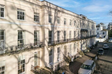 Montpellier Spa Road, Cheltenham GL50 2 bed apartment for sale