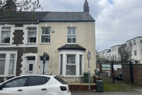 3 bedroom end of terrace house for sale