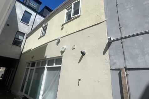 Terraced house for sale