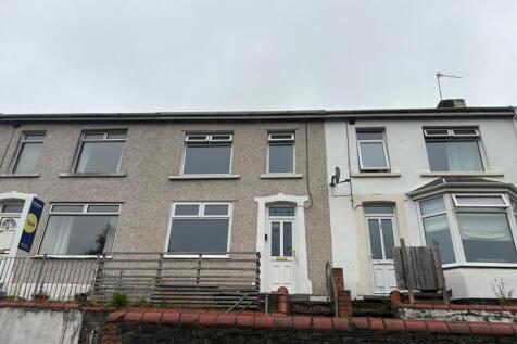 Terraced house for sale