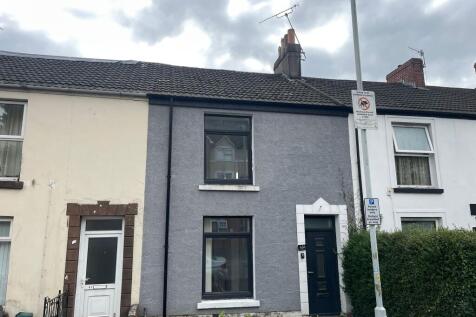 Terraced house for sale