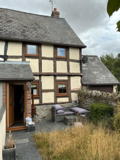 End of terrace house for sale
