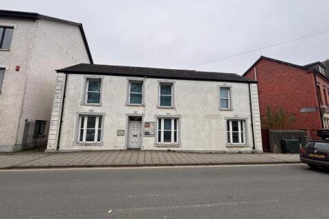 Detached house for sale