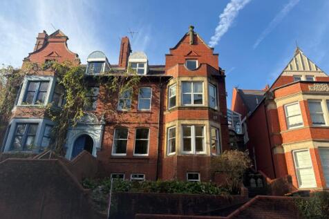 3 bedroom maisonette for sale