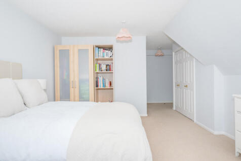 Stanford Orchard, Horsham, RH12 2 bed flat for sale