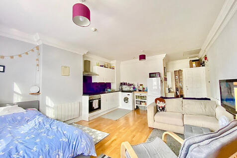 Farncombe Road, Worthing, BN11 Studio for sale