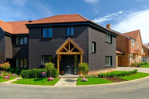 3 bedroom link detached house for sale