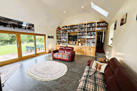 2 bedroom detached house for sale