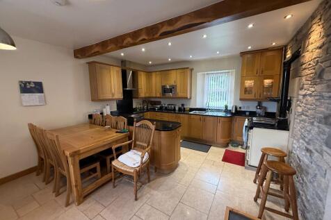 2 bedroom detached house for sale