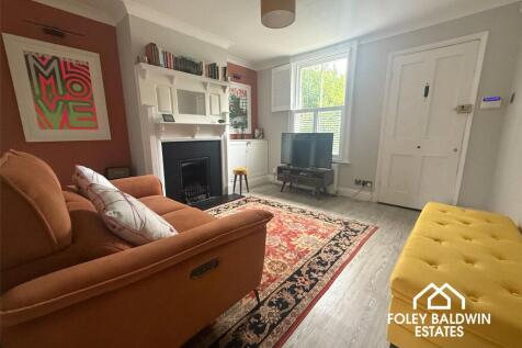 2 bedroom terraced house for sale