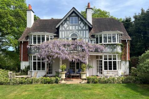 6 bedroom detached house for sale