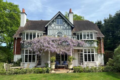 6 bedroom detached house for sale