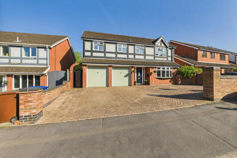 6 bedroom detached house for sale