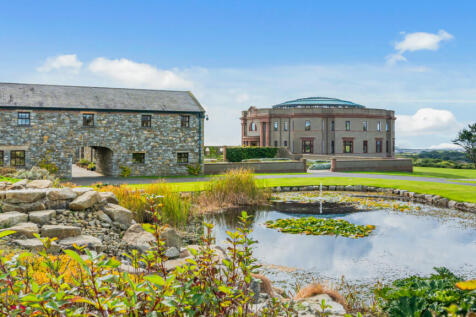 6 bedroom detached house for sale