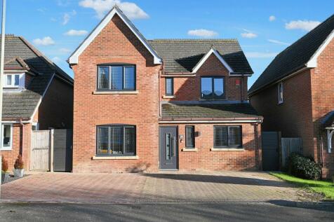 5 bedroom detached house for sale