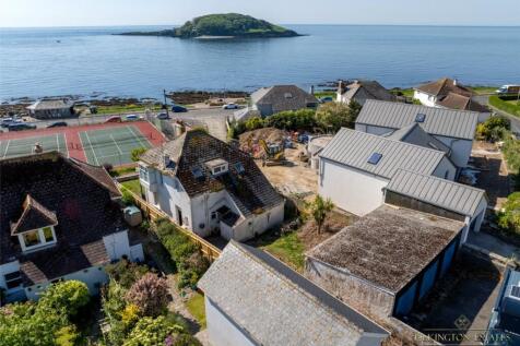 The Crescent, Cornwall PL13 3 bed property with land for sale