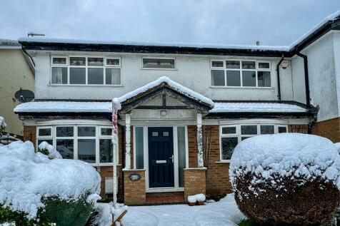 4 bedroom semi-detached house for sale