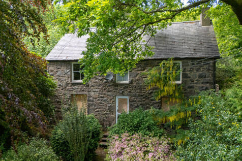 Craig Y Nos, Church Road, Llanberis... 3 bed detached house for sale