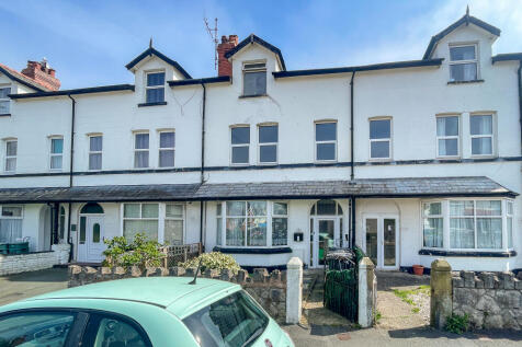 8B Albert Road, Old Colwyn, Colwyn... 2 bed flat for sale