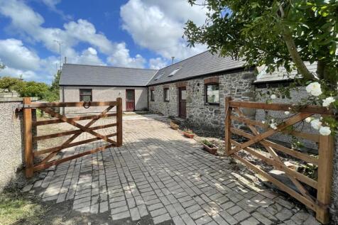 Llyn Y Coed, Llantrisant, Holyhead... 3 bed bungalow for sale